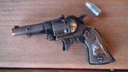 Leslie Henry Wagon Train Derringer toy cap gun